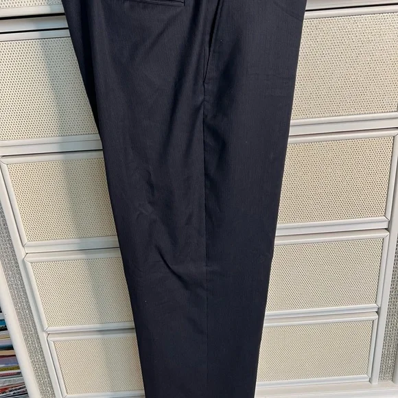 Jones New York Men’s navy back pinstripe suit, 46L, 40 x 30 pants, used - Picture 7 of 8